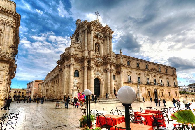 Ortigia: Syracuse's Ancient Town Center Private Walking Tour - Stop 1: Tempio di Apollo (the Greek start of the story)