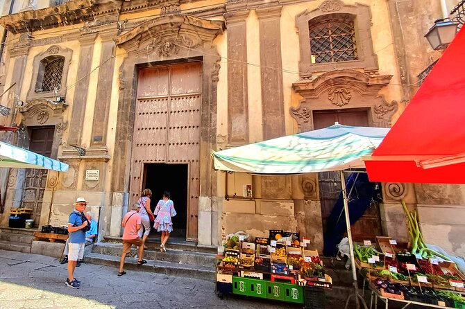 Palermo, a tour of unique monuments and colorful markets - Via Vittorio Emanuele and Quattro Canti: reading the city’s layout