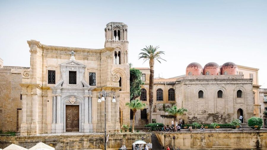 Palermo Audioguide - TravelMate app for your smartphone - Quizzes, Earphones, and Getting Better Sound in Old Streets