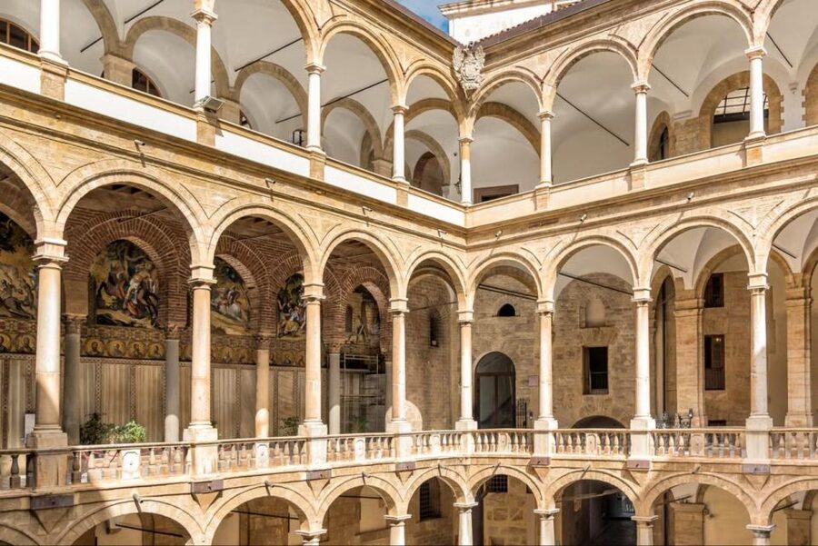 Palermo: Cappella Palatina and Palazzo dei Normanni Tour - Finding the meeting point at Biglietteria Fondazione Federico II (and getting moving fast)