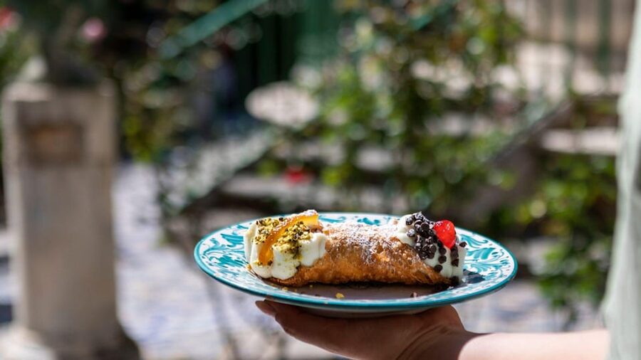 Palermo: custom tour with a local expert - Ballarò Market: what you should do with this stop