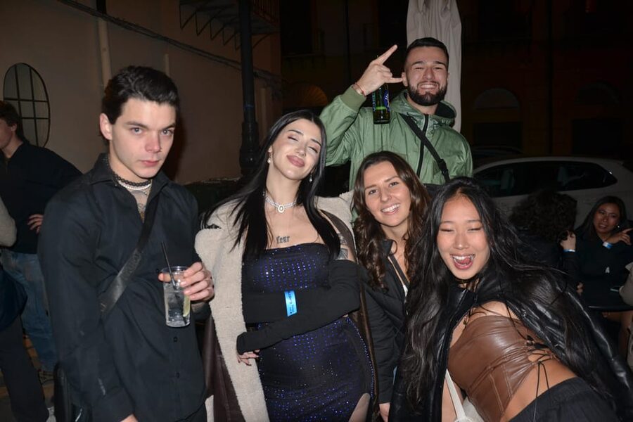Palermo: Guided Bar Crawl with Shots and Discounts on Drinks - Price and Logistics: A Night Out You Can Budget