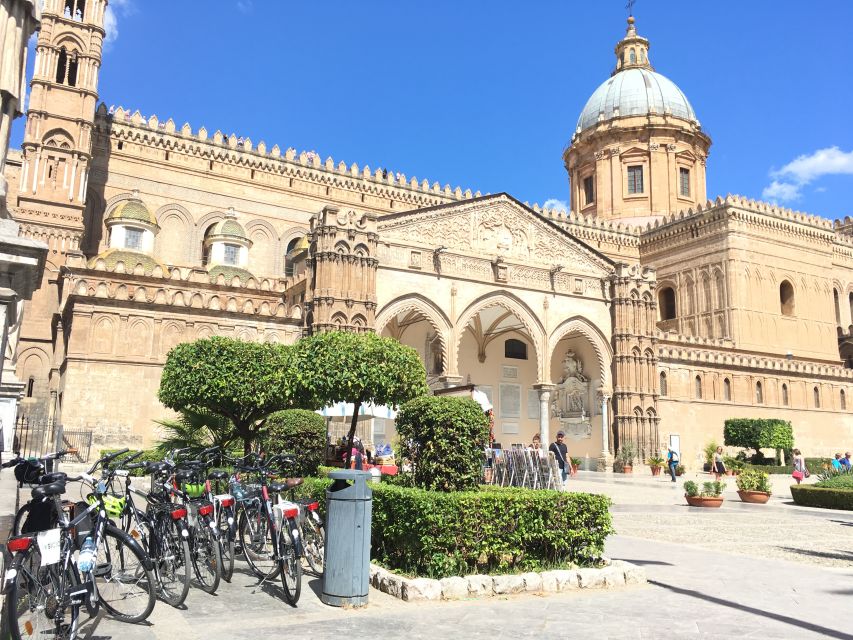 Palermo: Historic Center Guided Bike Tour with Food Tasting - Fontana Pretoria and the dramatic “before your eyes” intro