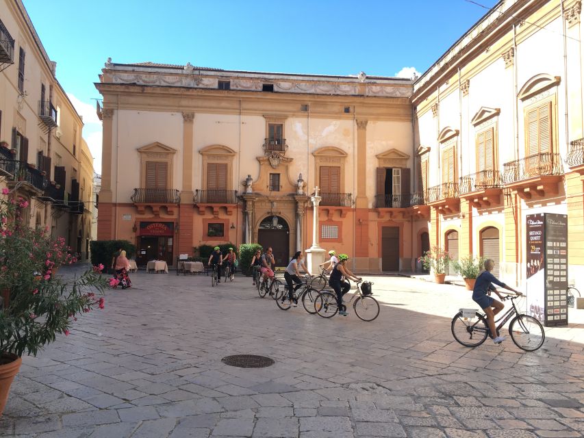Palermo: Historic Center Guided Bike Tour with Food Tasting - Where to meet and how the ride gets started