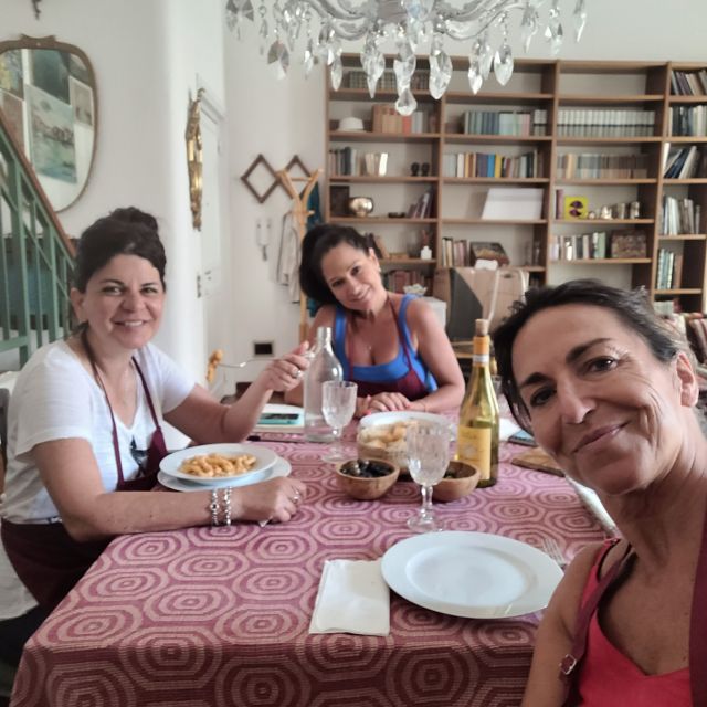 Palermo Lunch or Dinner at Home & Private Chef - Piazza San Domenico Balcony Dining: Why This Setting Matters
