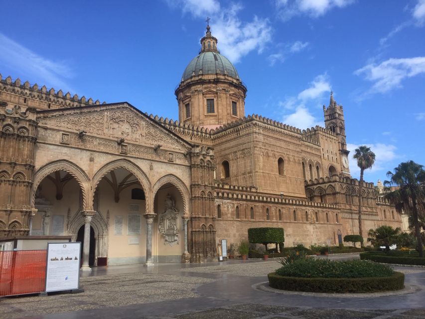 Palermo: Markets and Monuments City Center Walking Tour - Palazzo Pretorio and Fontana Pretoria: the “square of shame” story