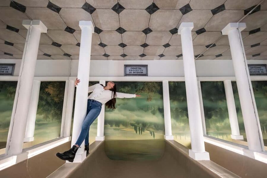 Palermo Museum of Illusions: an interactive experience for all ages - Staff, Explanations, and the Pace You Control