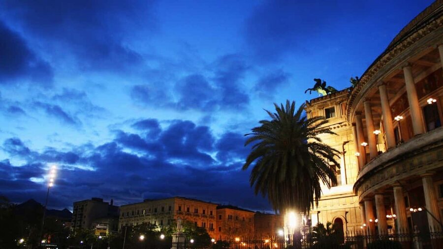 Palermo's Dark Shades: Ghost, Crime and Tasting Walking Tour - Piazza Quattro Canti at night: power, faith, and superstition