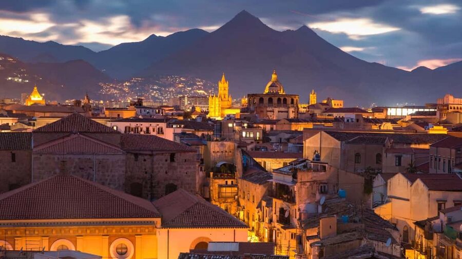 Palermo's Dark Shades: Ghost, Crime and Tasting Walking Tour - Piazza Pretoria and the Fountain of Shame legend