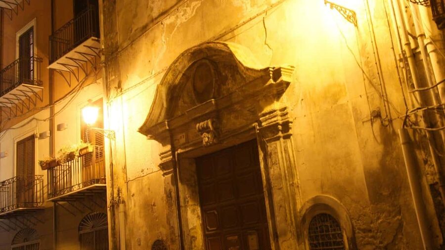 Palermo's Dark Shades: Ghost, Crime and Tasting Walking Tour - Who should book this Palermo night tour