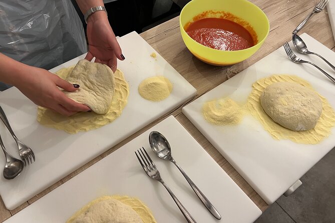 Palermo: Small Group Pizza Making Class with Wine and Soft Drinks - Making pizza from scratch in a Palermo pizzeria