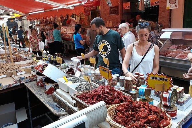 Palermo Street Food tour: art, history and ancient markets - Seeing Teatro Massimo and Fontana Pretoria while you walk