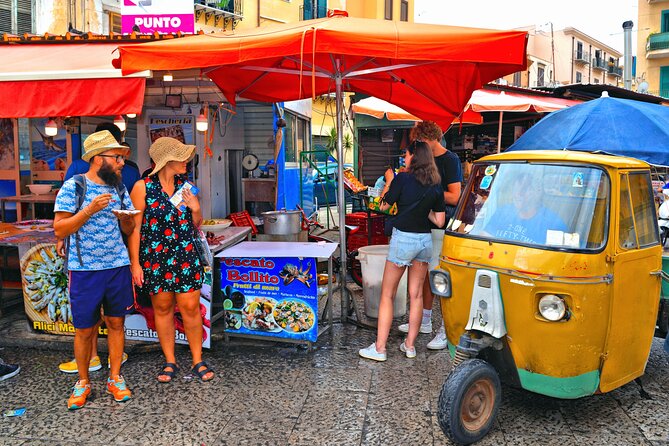 Palermo: Taste the Tradition on a Food Tour by Do Eat Better - Stop 2: Via Maqueda and panelle (chickpea fritters)