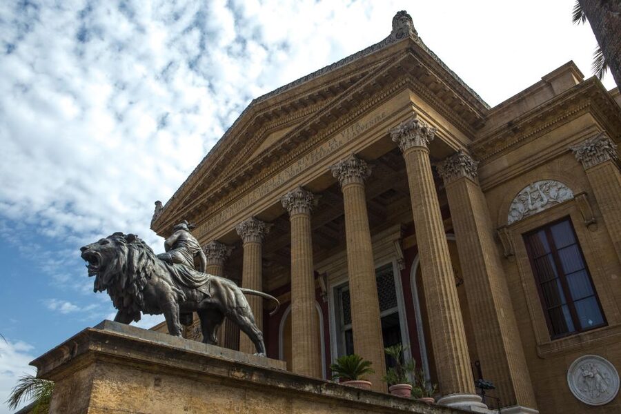 Palermo: Teatro Massimo Opera House Guided Tour - The royal box, coats of arms, and the Pompeian Rooms