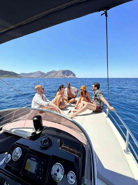 Palermo : Tour condiviso in barca con Aperitivo e Snorkeling - The boat experience: modern comfort on a real sea-craft