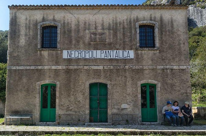 Pantalica Hiking Tour - The walking route: 8 to 10 km of real trail time