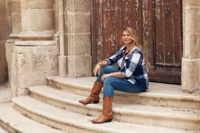 Photoshoot in Syracuse Sicily - Piazza Duomo: baroque architecture and a grand Cathedral backdrop