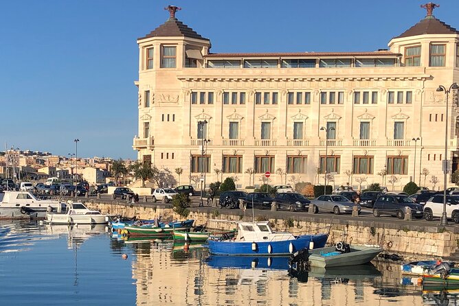 Private boat tour 1h Ortigia and caves with tales - Sea caves with tales: why the storytelling is part of the value