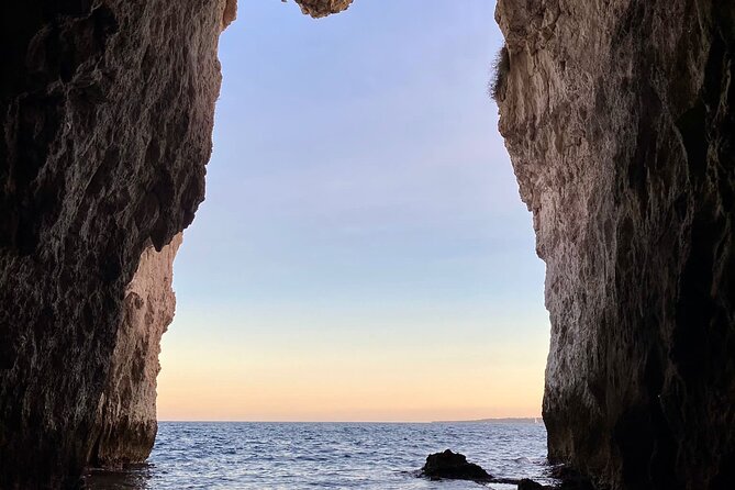 Private boat tour 1h Ortigia and caves with tales - English tour experience: how it affects pacing and questions
