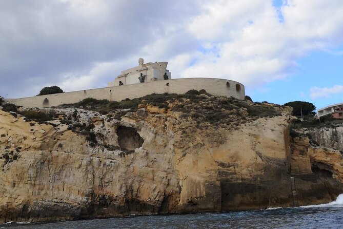 Private boat tour with prosecco and fresh fruit - Island circumnavigation: seeing the monuments where they belong