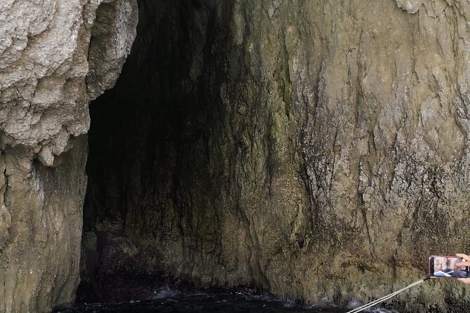 Private boat tour with prosecco and fresh fruit - Sea caves north of Syracuse: the part you remember
