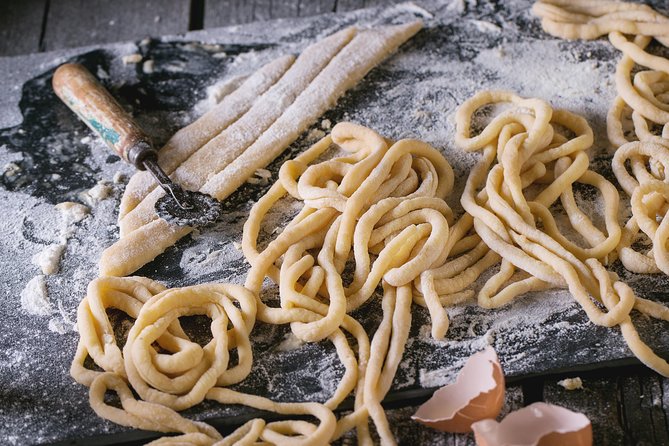 Private Catania Pasta-Making Class in a Local Home by Cesarine - The aperitivo kickoff: prosecco, nibbles, and an easy start