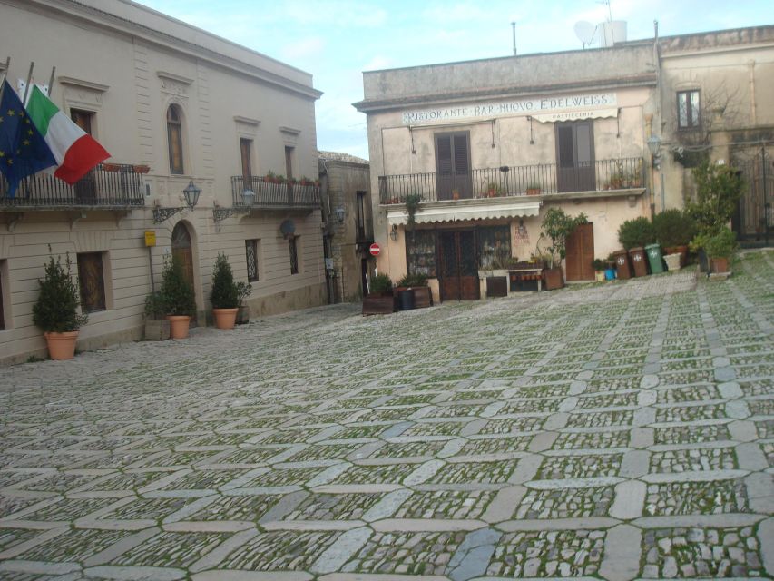 Private Monreale Cathedral and Cloister, Ceramic Lab tour - Key Points at a Glance