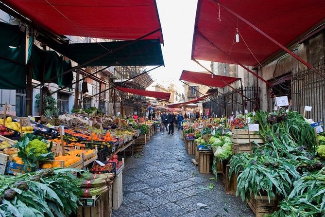 PRIVATE Palermo Historic Walking Tour and Street Food - Quattro Canti: a classic Palermo crossroads you can actually understand