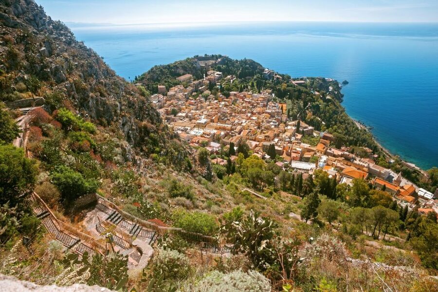 Private Taormina Top City Sights Walking Tour - Corvaja Palace and Corso Umberto: power meeting daily life