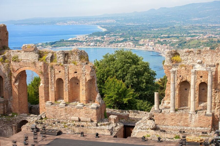 Private Taormina Top City Sights Walking Tour - Porta Messina again: closing the loop with sea-and-mountain views