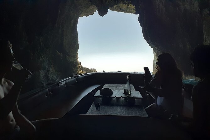 Private tour with fish products and full beverage. - Skirting the historic fortress stretch and sea walls