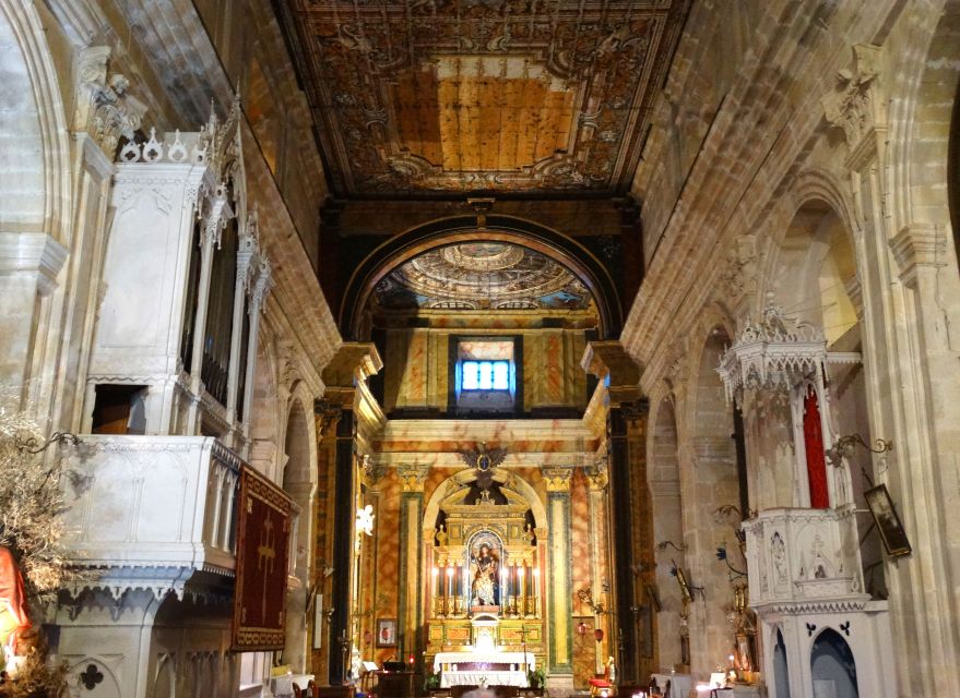 Ragusa Ibla: Walking Tour with Local Guide - The Conversation Circle (Caffè dei Cavalieri): a neoclassical pause