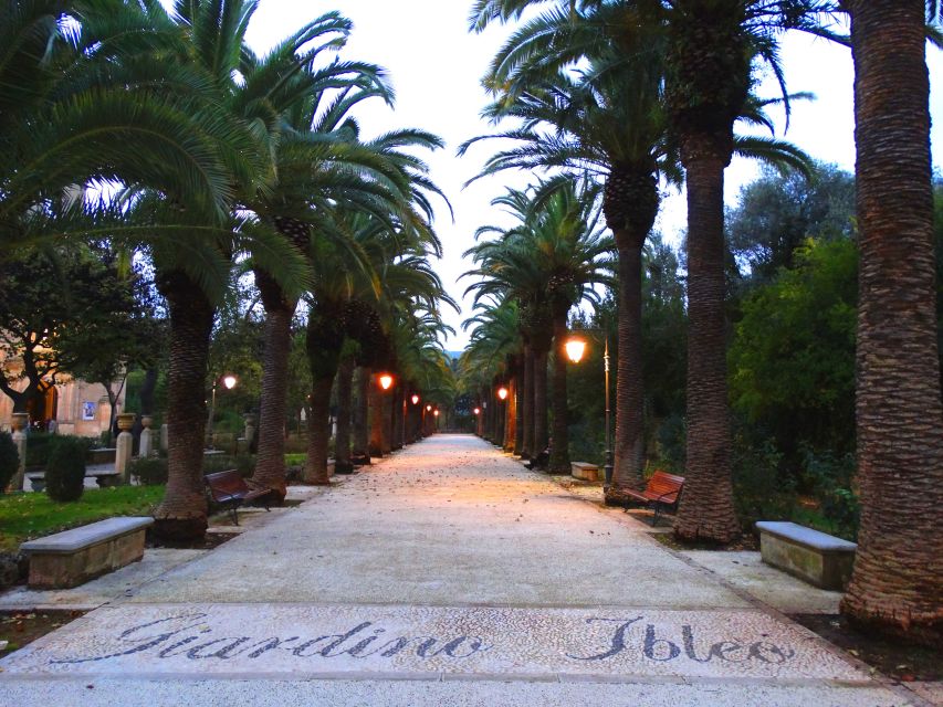 Ragusa Ibla: Walking Tour with Local Guide - Ibleo Garden and San Giacomo: calm shade, serious art