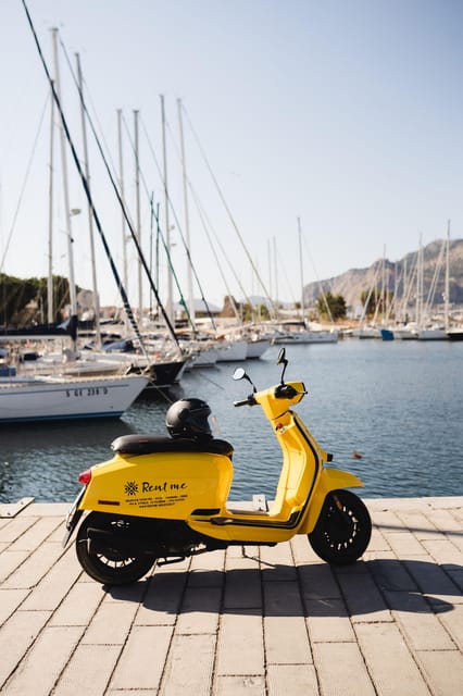 Rent beautiful iconic scooters and discover Sicily. - 24/24 helpline: Why emergency support is a big deal on two wheels