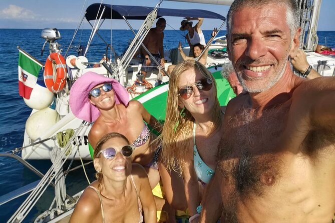 Sailing tour in Palermo with aperitif - A friendly crew and a boat that makes the trip feel easy