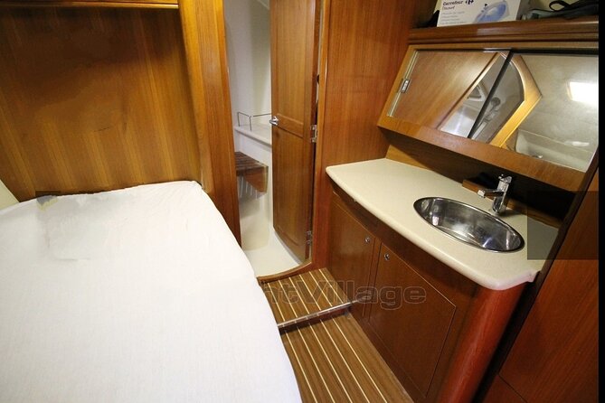 Sails between Sky and Sea - Swim Time and Sunbathing: The Part That Makes You Forget the Schedule