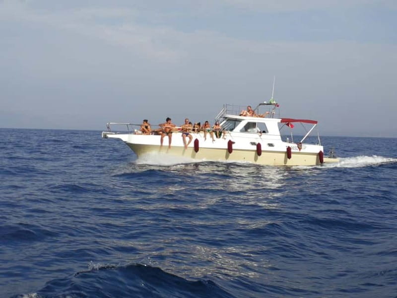 San Vito lo Capo: boat excursion to Zingaro natural Reserve - Boarding the Chicca: getting a crew that runs the day well