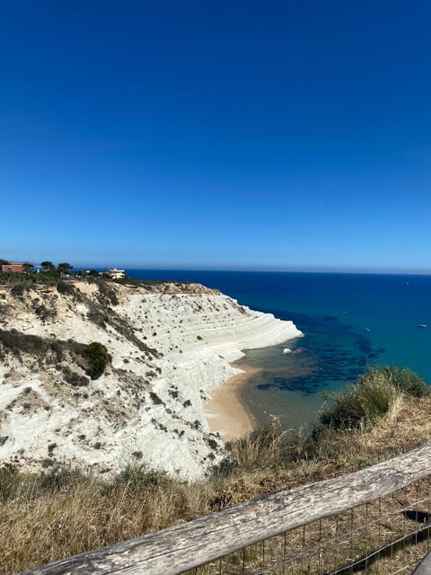 Scala dei Turchi: Tour of Beautiful Beaches with Aperitif - Your guide and the van experience: what to expect from the talk track