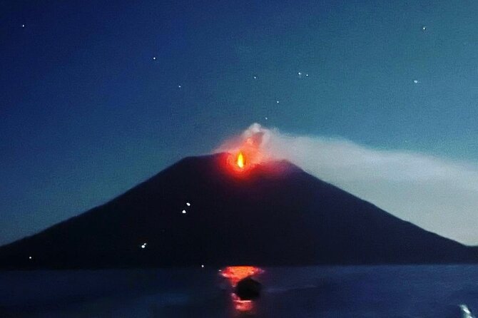 Sciara del Fuoco from the sea, night tour SMALL GROUP - Small Group on a 10-Person Boat: Comfort and Access
