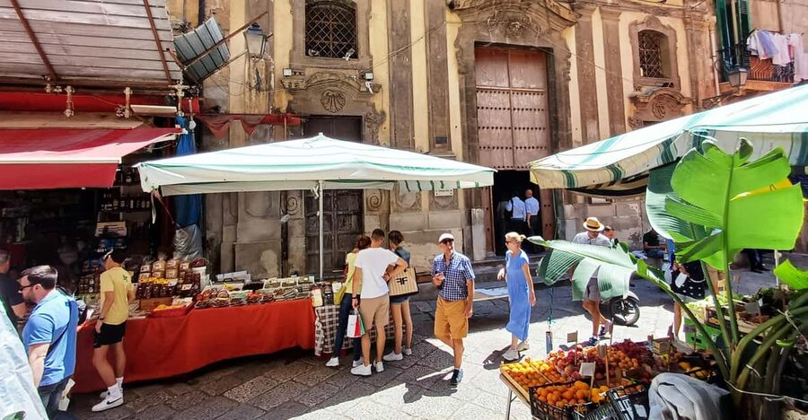Scopri il Cuore di Palermo: arte, monumenti e mercati - Santa Rosalia, Beati Paoli, pirates, and crocodiles: why Palermo loves strange stories