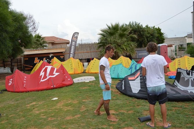 Semi-private kitesurfing course for beginners - Semi-Private Coaching: Two Students, One Instructor