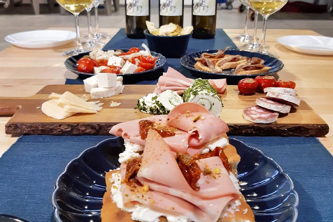 Sensory tasting with organic wines - The aroma game: matching wine smells to real scents in the room