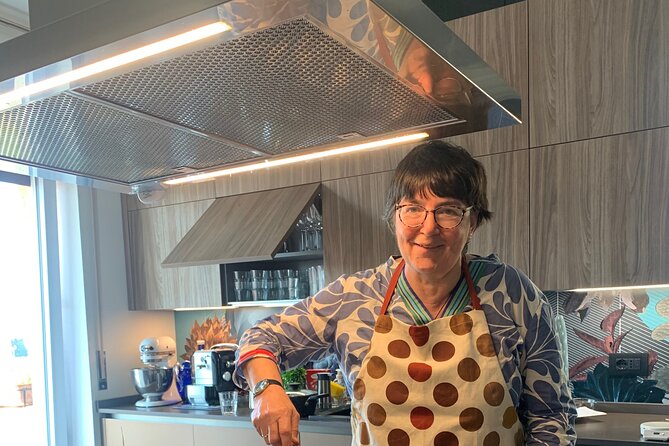 Sicilian cooking course and more - How the class runs: explanation in three languages, step-by-step cooking