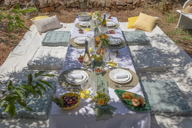 Sicilian Picnic in a Country House - The 2-hour experience flow: from garden walk to open-air feast