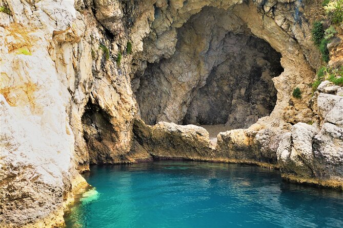 Sicilian wine tasting on the boat in Taormina - Wine and brunch on the water: how the tasting really works