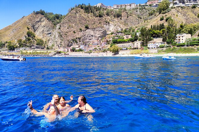 Sicilian wine tasting on the boat in Taormina - Comfort and boat setup: what’s included and what you should bring