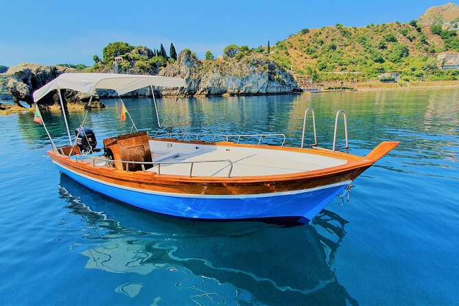 Sicilian wine tasting on the boat in Taormina - Group size reality: small can turn larger on busy dates