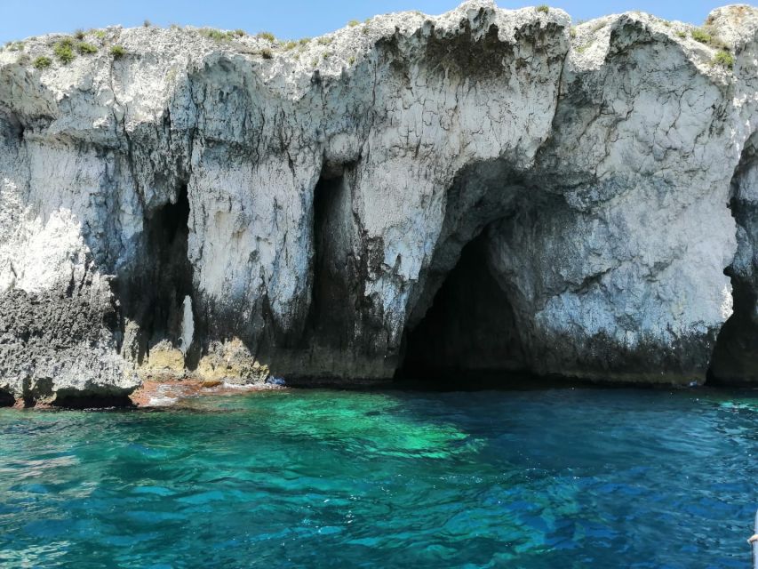siracusa boat tour with visit to sea caves and ortigiaisland - Ortigia from the water: Umbertino Bridge to the Grand Harbour