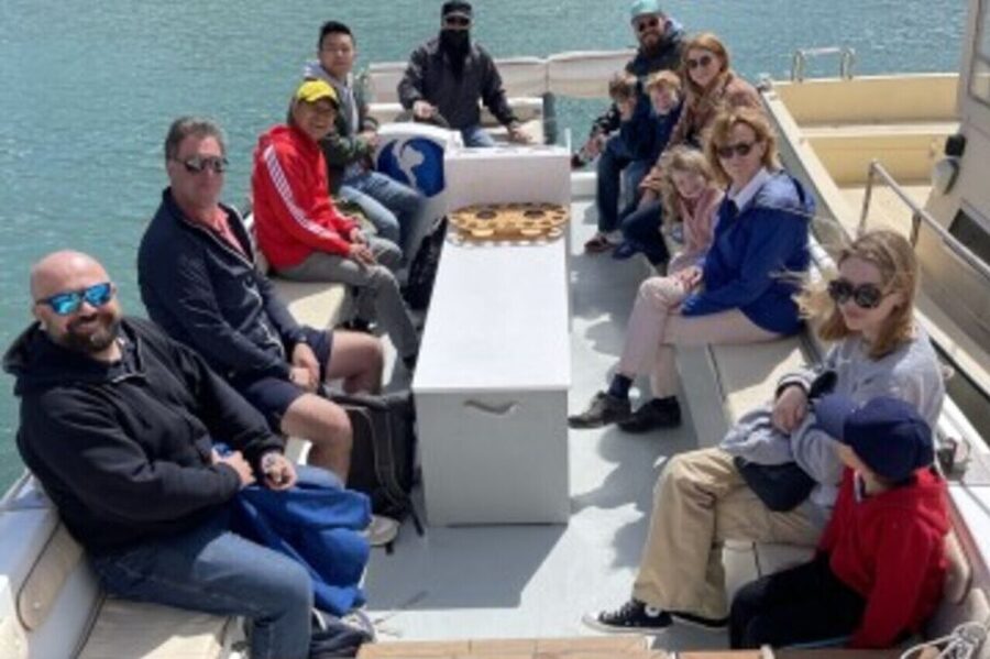 siracusa boat tour with visit to sea caves and ortigiaisland - The cave of love: heart-shaped photo moment