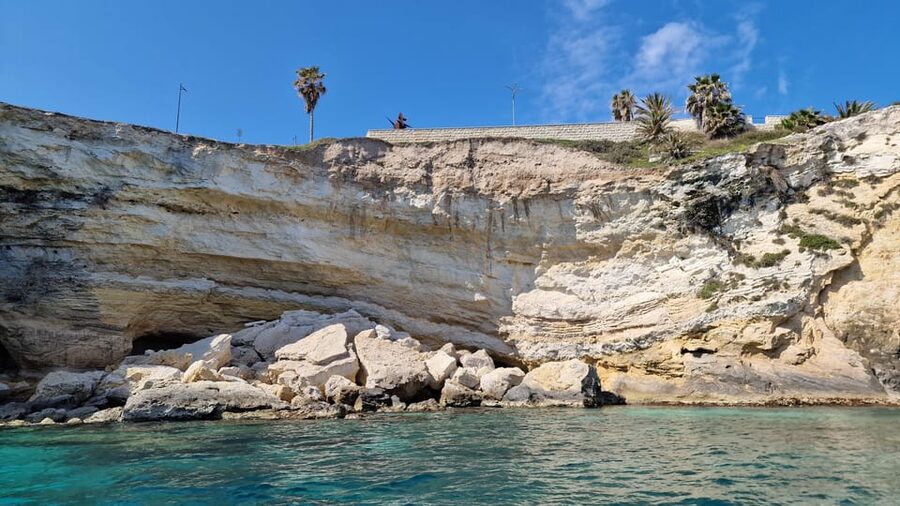 Siracusa: Ortigia & Sea Caves Boat Tour with Sunset Apertif - Quick hits before you go